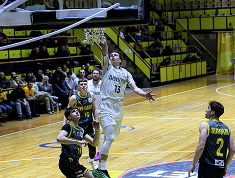 «Запоріжжя» поступається господарям у Києві